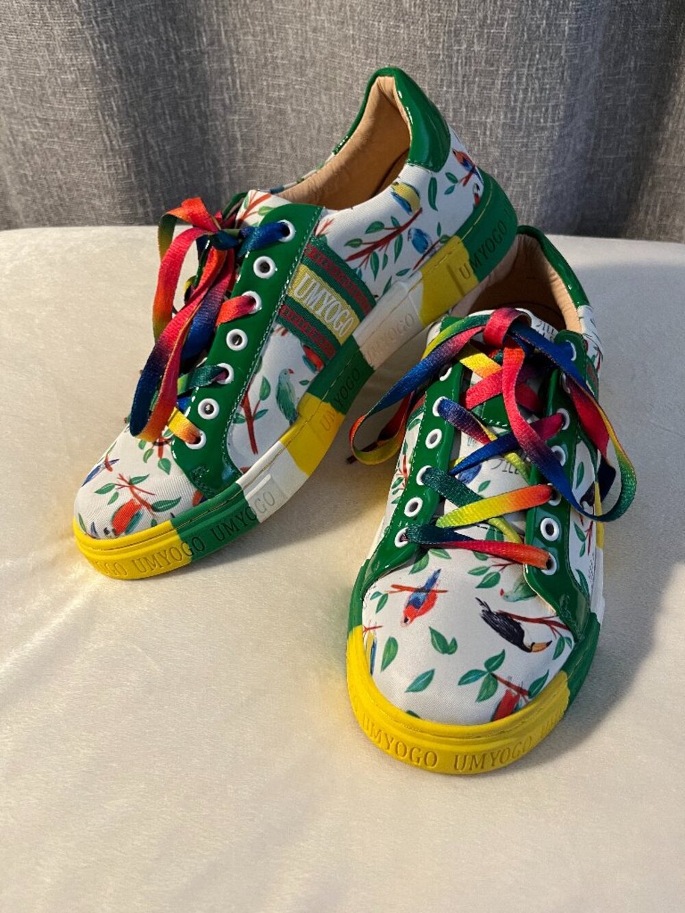 UMYOGO JILL BY JILL STUART COLORFUL BIRD SNEAKERS SIZE 40